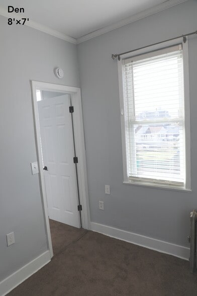 Building Photo - 27 E 18th St