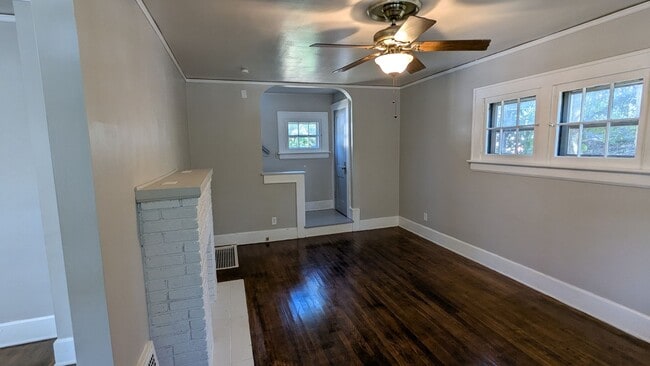 Building Photo - Newly renovated gem located in Akron