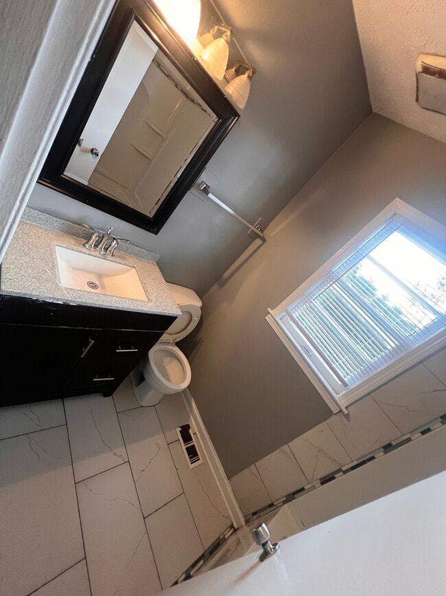 Building Photo - 229 Osage Ct
