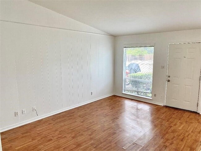 Building Photo - 614 W 51st St