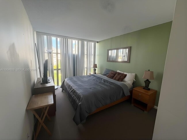 Building Photo - 17021 N Bay Rd