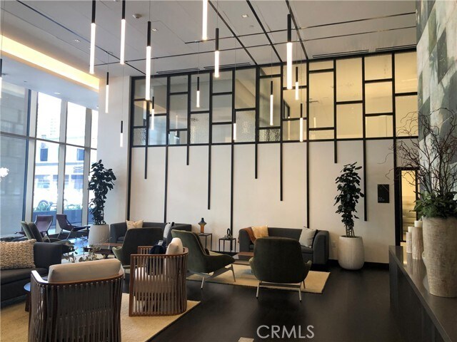 Building Photo - 400 S Broadway