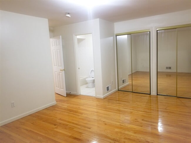 Building Photo - 319 Danforth Ave