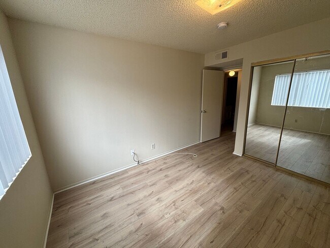 Building Photo - 10241 Commerce Ave