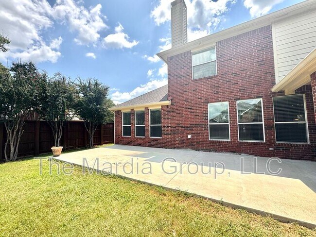 Building Photo - 1631 Clarke Springs Dr