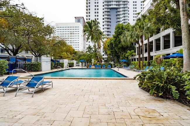 Building Photo - 800 N Miami Ave