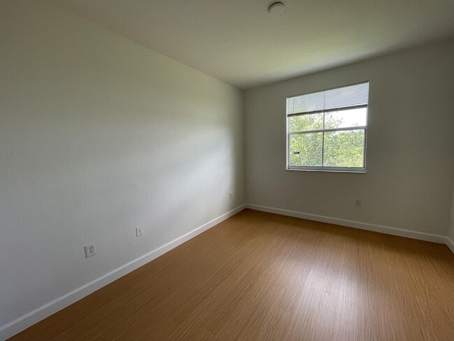 Building Photo - 2551 SE 16th Terrace