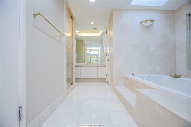 Building Photo - 45 Briar Hollow Ln