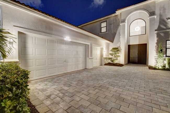 Building Photo - 6298 Sand Hills Cir