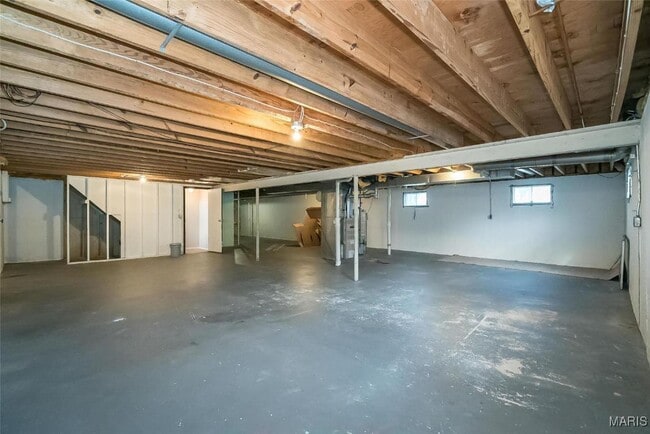 Building Photo - 2018 Creekpoint Dr