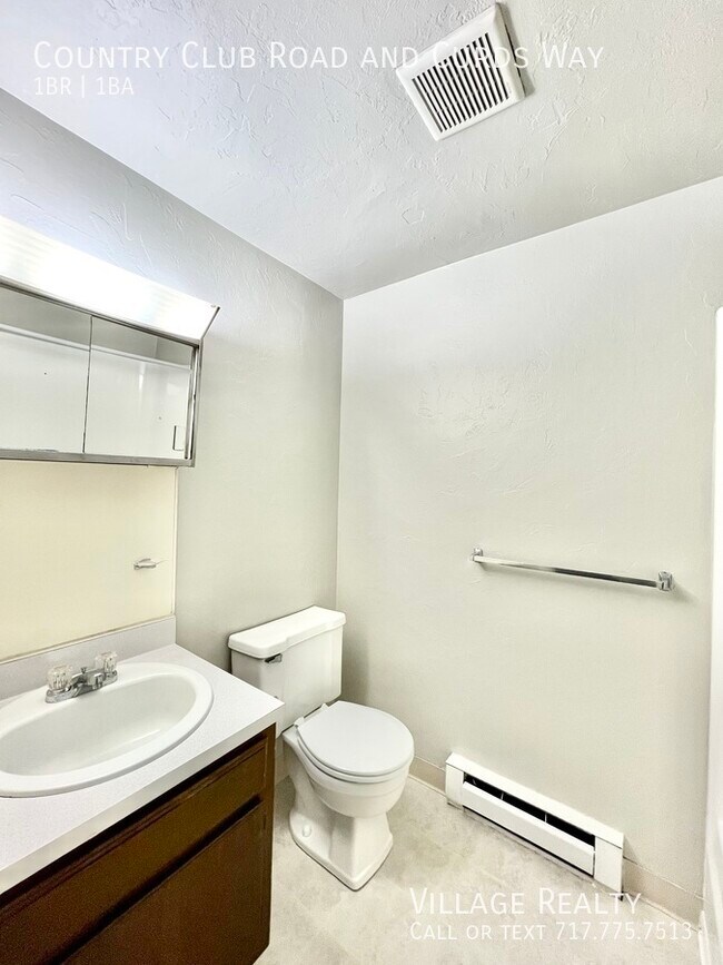 Building Photo - 613 Country Club Rd