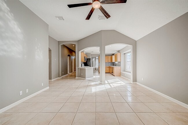 Building Photo - 6807 Catarina Cir