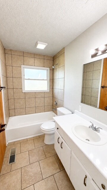 Building Photo - WEST - EAGLEDALE 3 BEDROOM RANCH AVAILABLE NOW!