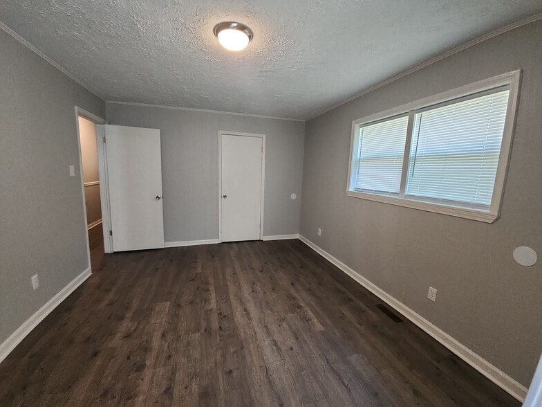 Building Photo - 2632 Christmasville Rd