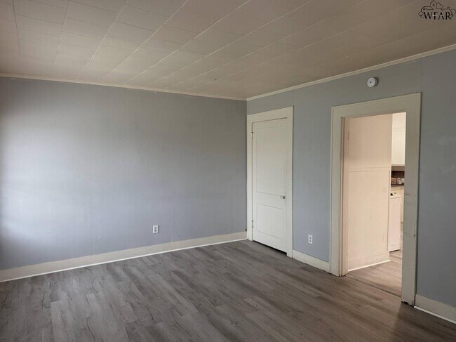 Building Photo - 1818 Collins Ave