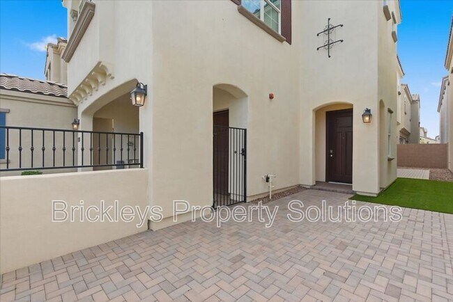 Building Photo - 265 E Balsam Dr