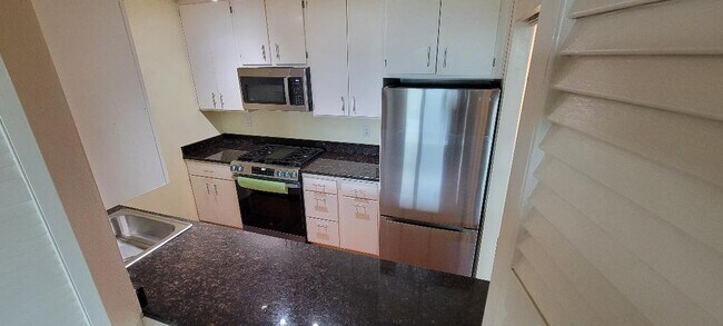 Building Photo - 3883 Turtle Creek Blvd