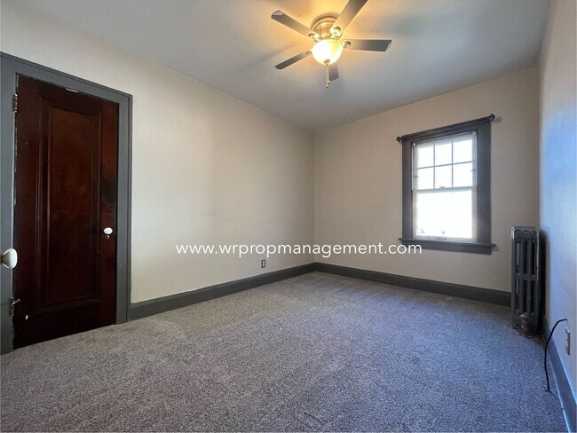 Building Photo - 812 Alvison Rd