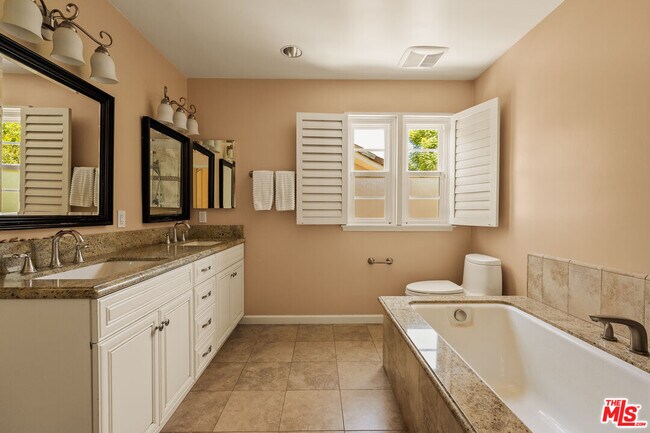 Building Photo - 2583 Hutton Dr