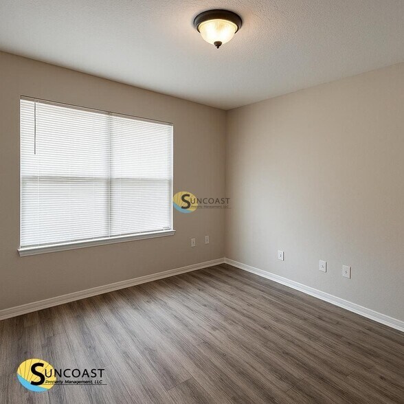 Building Photo - 8138 Ocala Ave