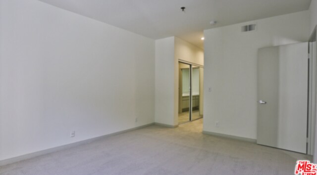 Building Photo - 2222 Beachwood Dr