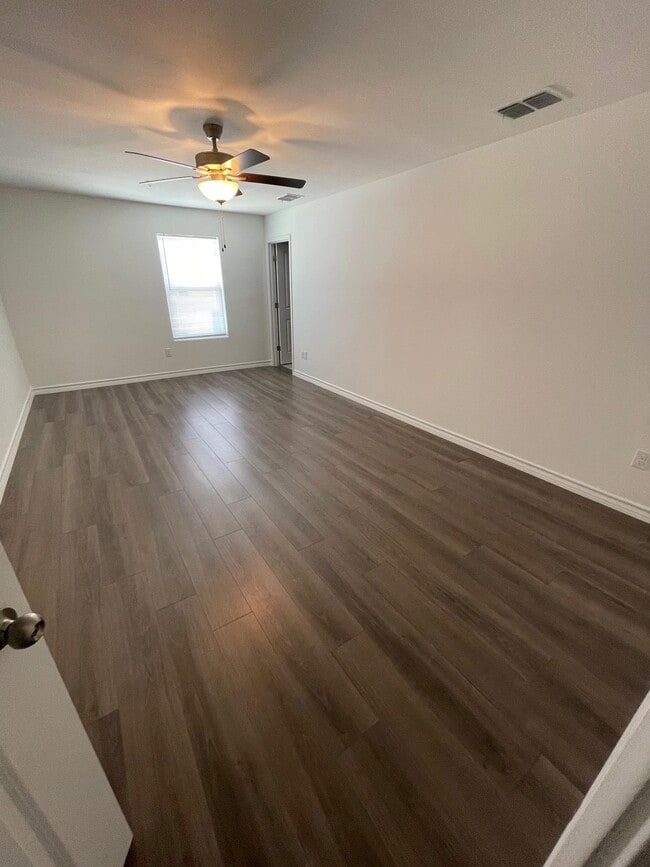 Building Photo - 9923 Bijan Dr