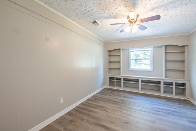 Building Photo - 2945 Belvedere Ln