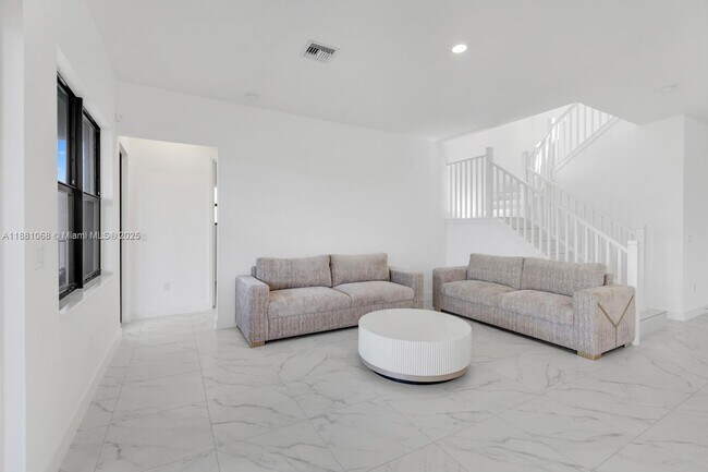Building Photo - 4308 SW 173rd Ave