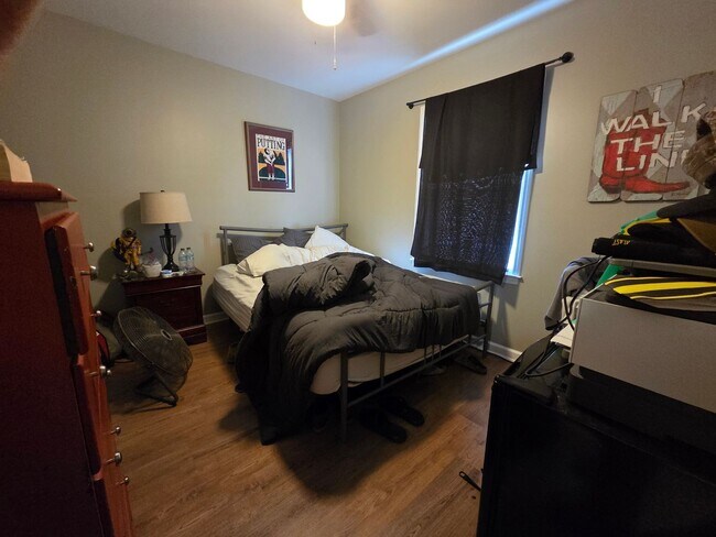 Building Photo - 4/2 apartment off of Milledge