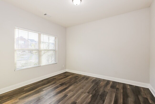 Building Photo - 1157 Pebble Ridge Dr