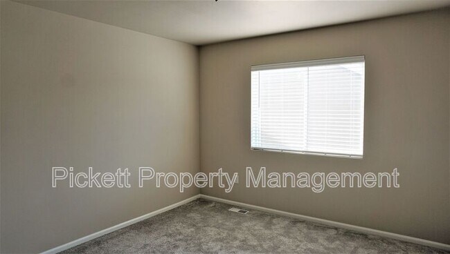 Building Photo - 1122 Baker Hts Lp