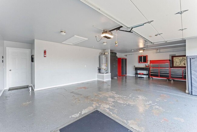 Building Photo - 3409 SW Picasso Blvd