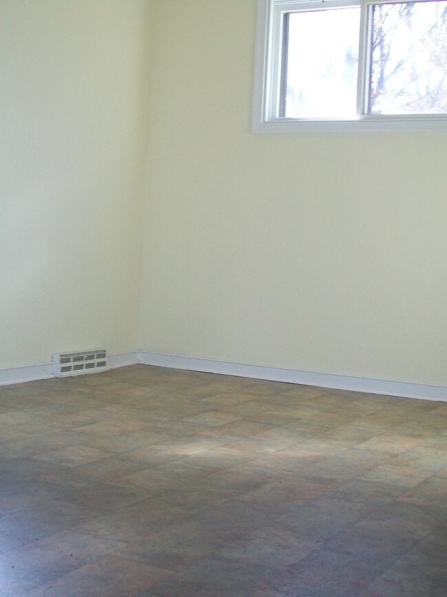 Building Photo - 3919 Redstone Dr