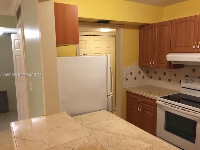 Building Photo - 9301 SW 92nd Ave