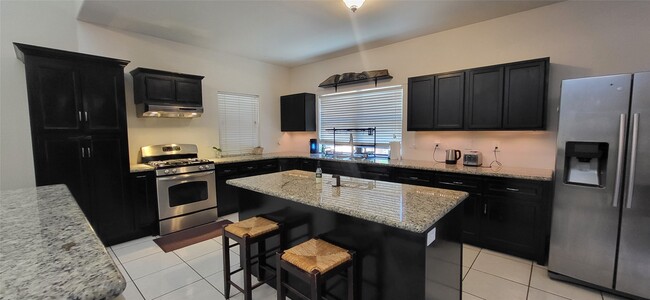 Building Photo - 9734 La Vista Dr