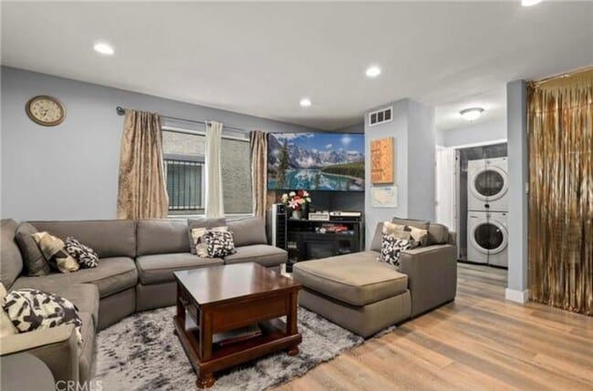 Building Photo - Charming 3BR Townhome in Gardena