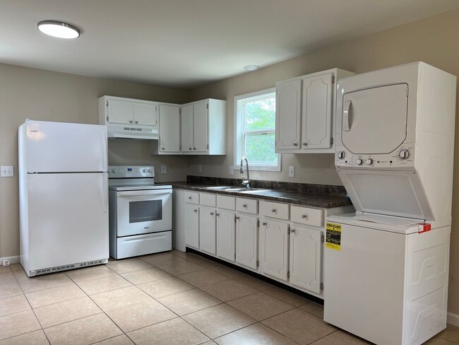 Building Photo - Cedar Grove B