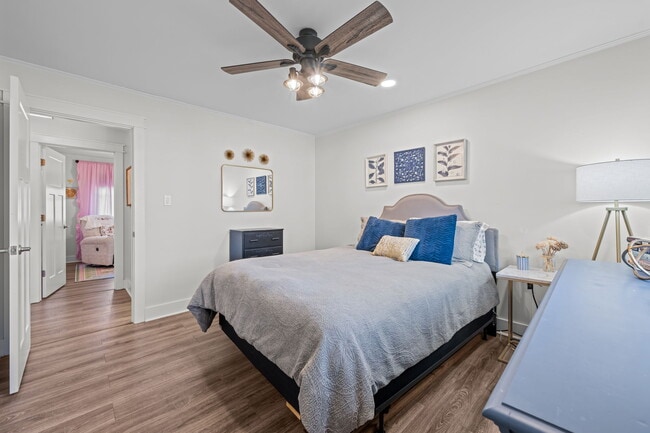 Building Photo - 6115 Gondolier Dr