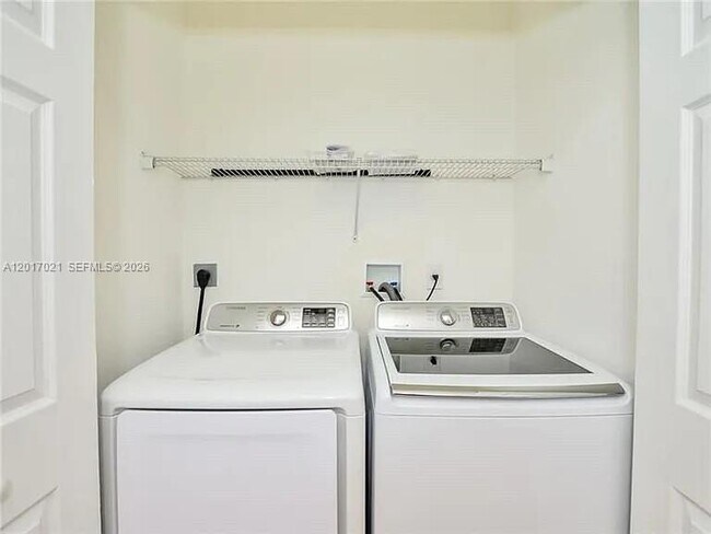 Building Photo - 7772 NW 114th Pl
