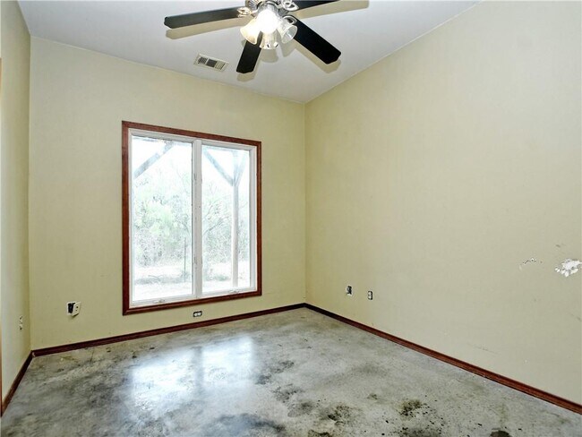 Building Photo - 605 Echo Dr