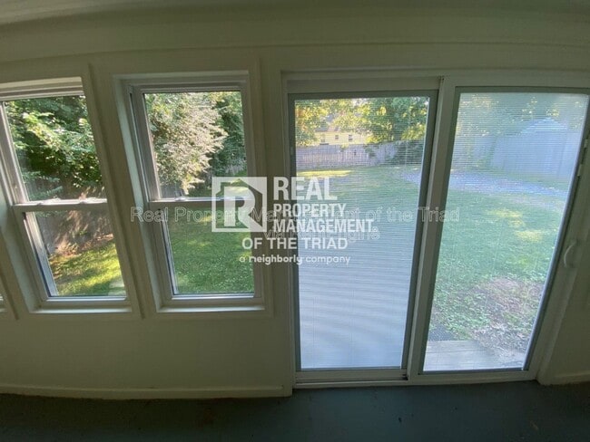 Building Photo - 1223 Ebert St