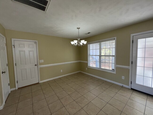 Building Photo - 71 Abigail Way