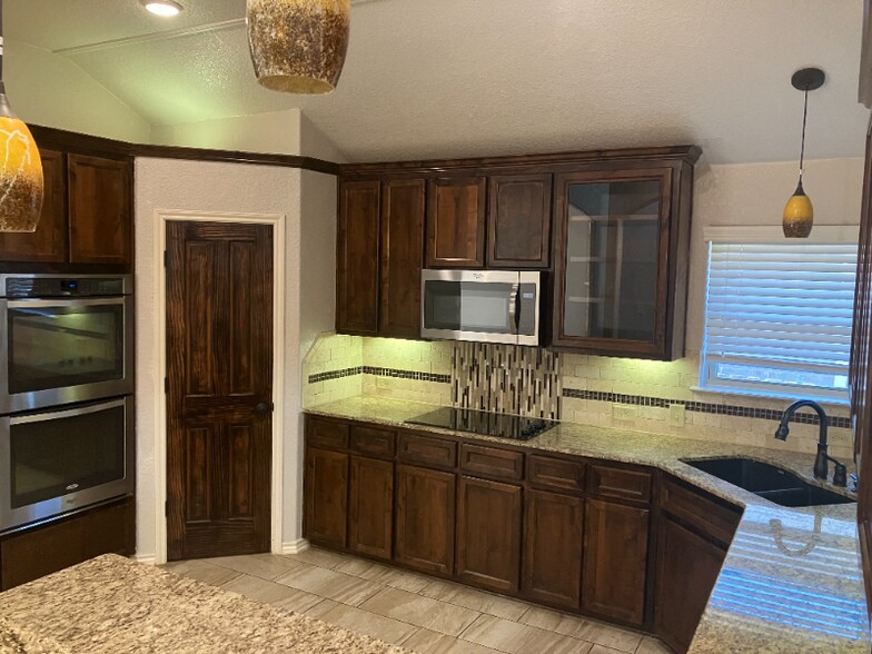 Building Photo - 2038 Rustling Oaks Dr