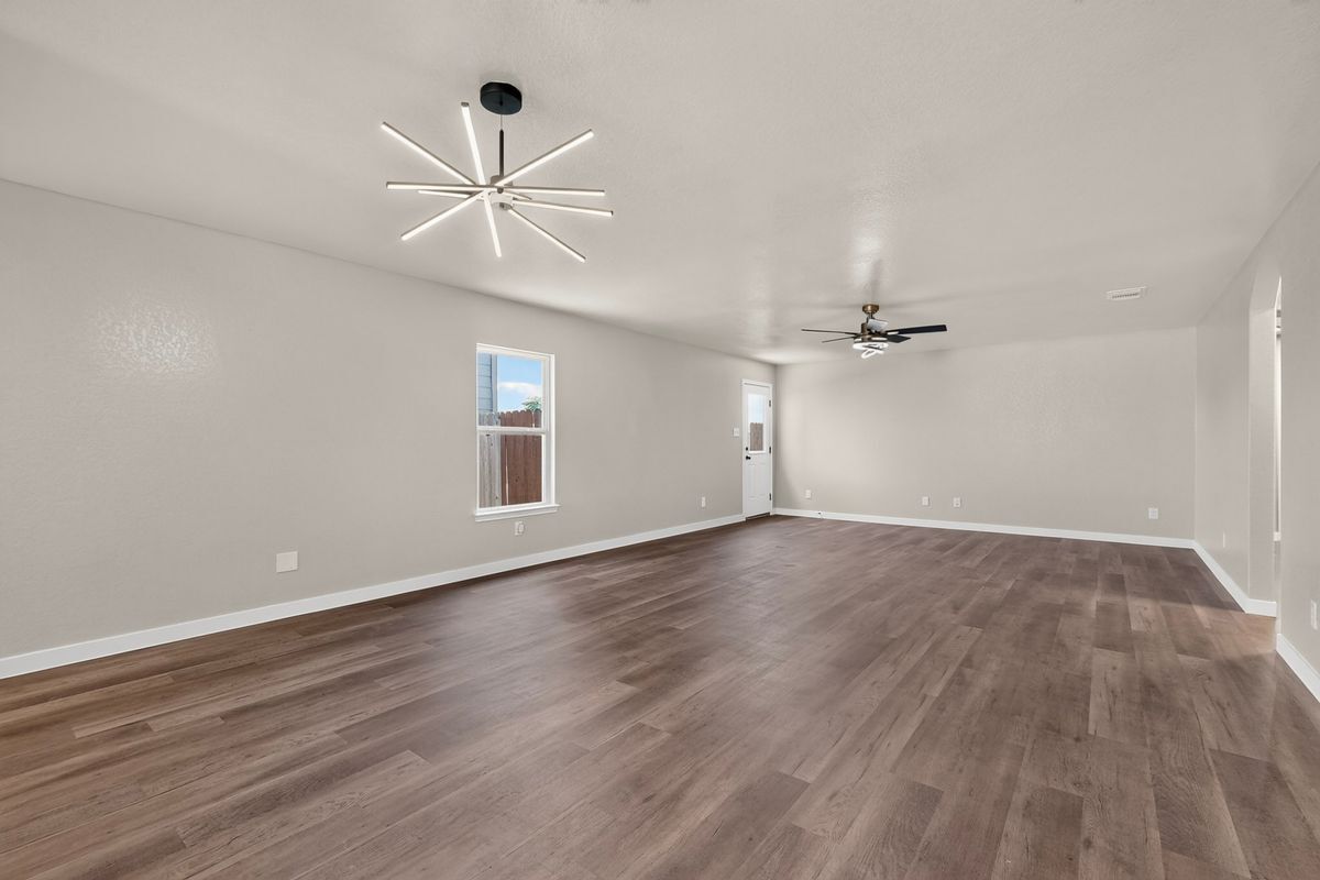 Building Photo - 15018 Silver Tree Cove