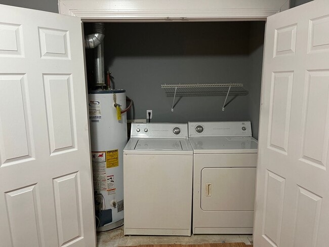 Building Photo - CLOSE TO UNIVERSITY