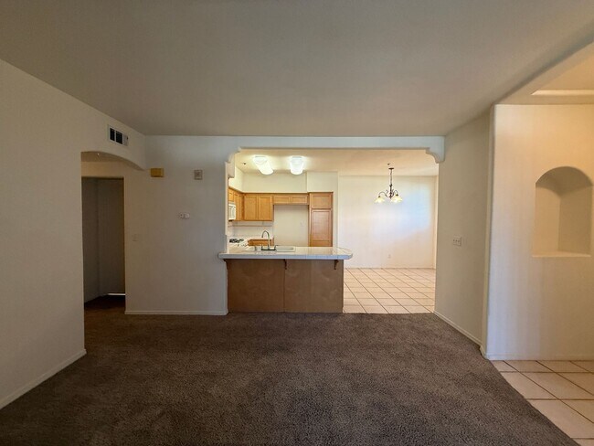 Building Photo - Centrally Located Downstairs Condo in the Oak Creek Villas