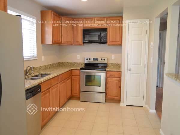 Building Photo - 11156 Forest Ave