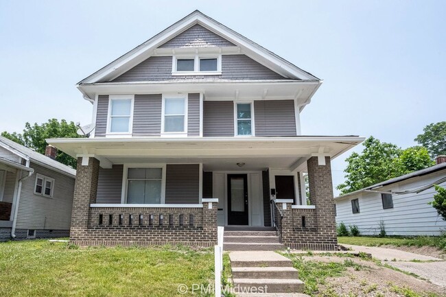 Building Photo - "Charming 3-Bedroom Duplex Haven on W 29th...