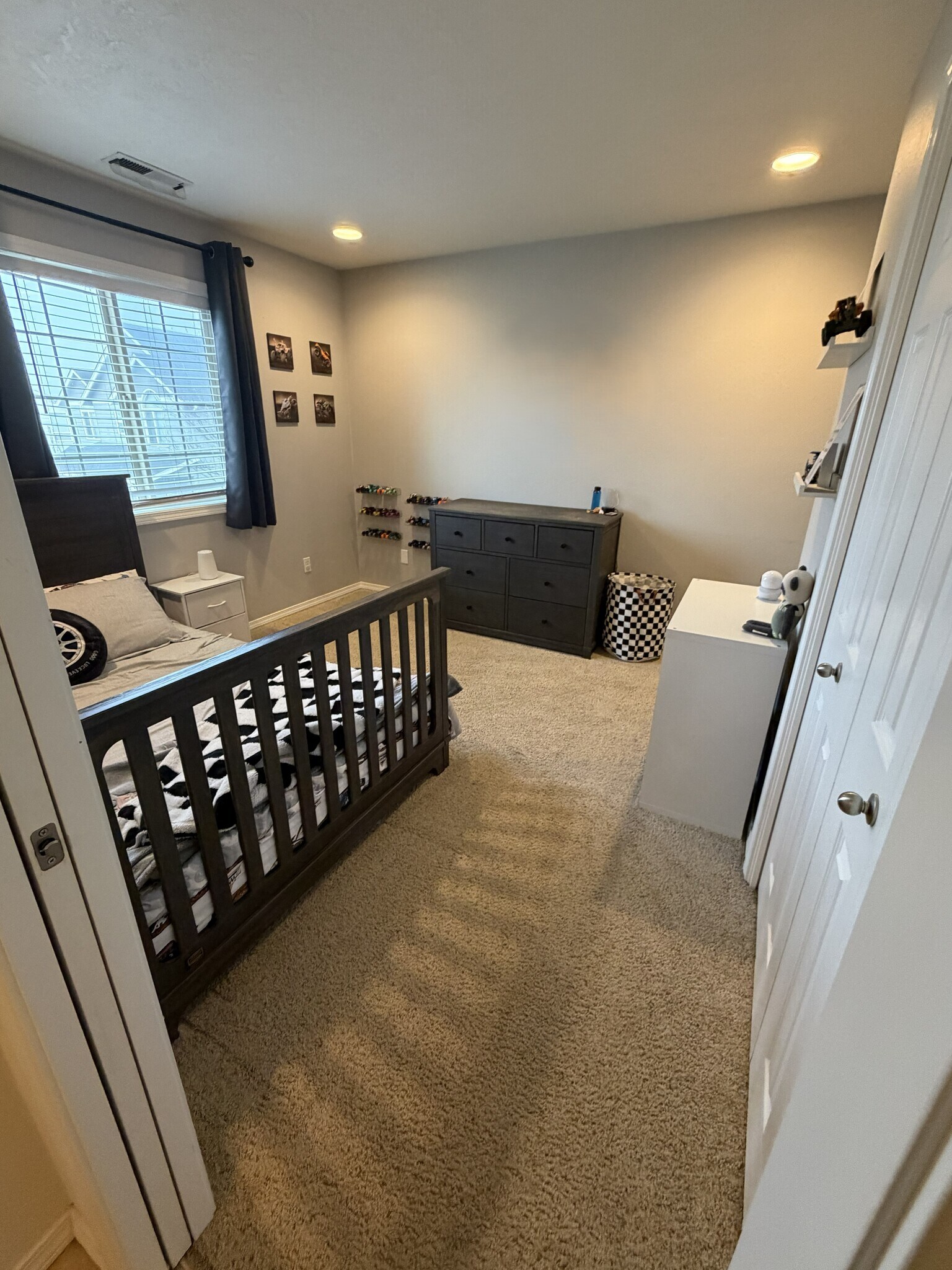 Building Photo - 7396 Pineview St NE