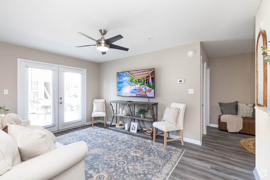 2BR, 2BA - 964SF- Living Room - Riverwood Apartments